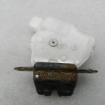 Toyota Yaris oriģinālā bagāžnieka durvju slēdzene 6935002090
