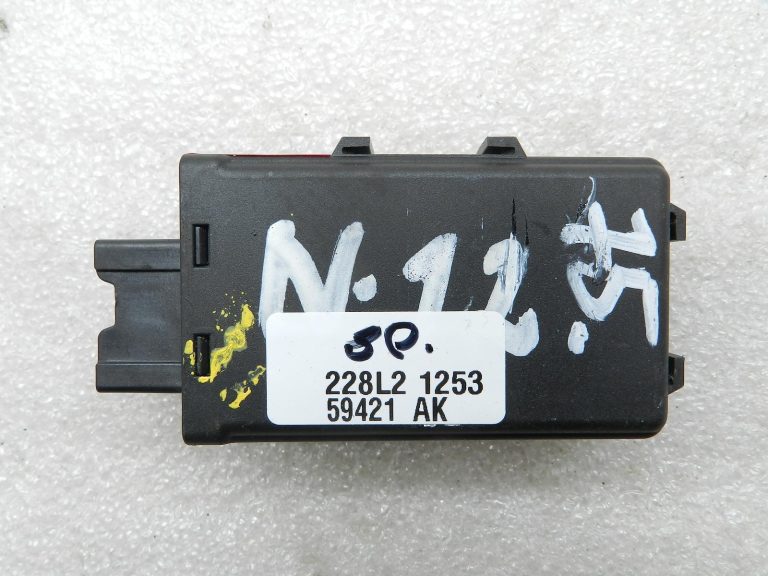 Nissan X-Trail T30 oriģinālais komforta vadības bloks centrālajai atslēgai 285963Y50