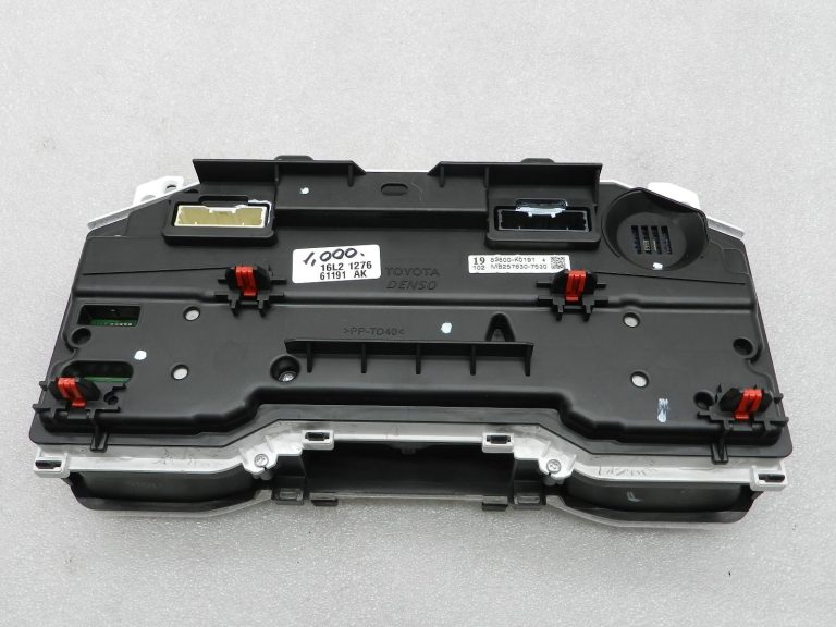 Toyota Yaris oriģinālais instrumentu panelis – spidometrs un tahometrs 83800K0191