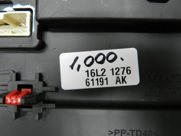 Toyota Yaris oriģinālais instrumentu panelis – spidometrs un tahometrs 83800K0191