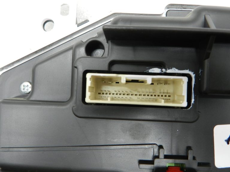 Toyota Yaris oriģinālais instrumentu panelis – spidometrs un tahometrs 83800K0191