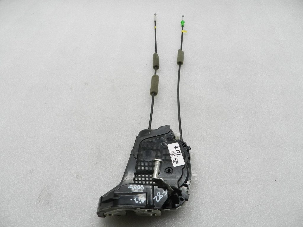 Toyota Yaris oriģinālā aizmugurējā labās puses durvju slēdzene 69050K0040