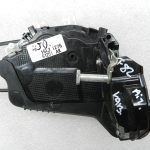 Toyota Yaris oriģinālā aizmugurējā labās puses durvju slēdzene 69050K0040