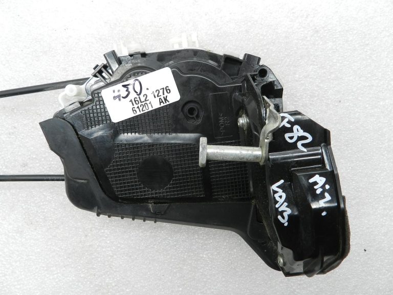 Toyota Yaris oriģinālā aizmugurējā labās puses durvju slēdzene 69050K0040
