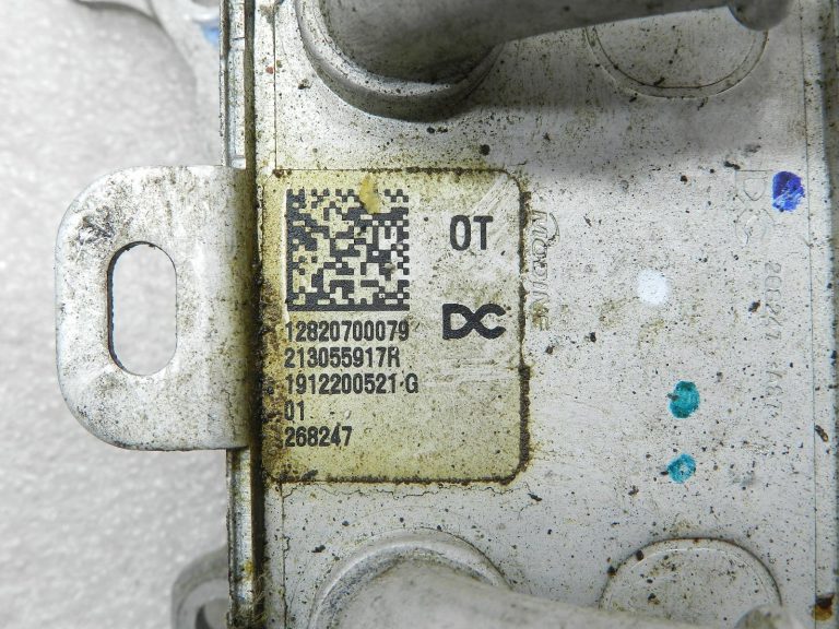 Nissan Qashqai oriģinālais eļļas dzesētājs, alumīnija, 2130500Q0B