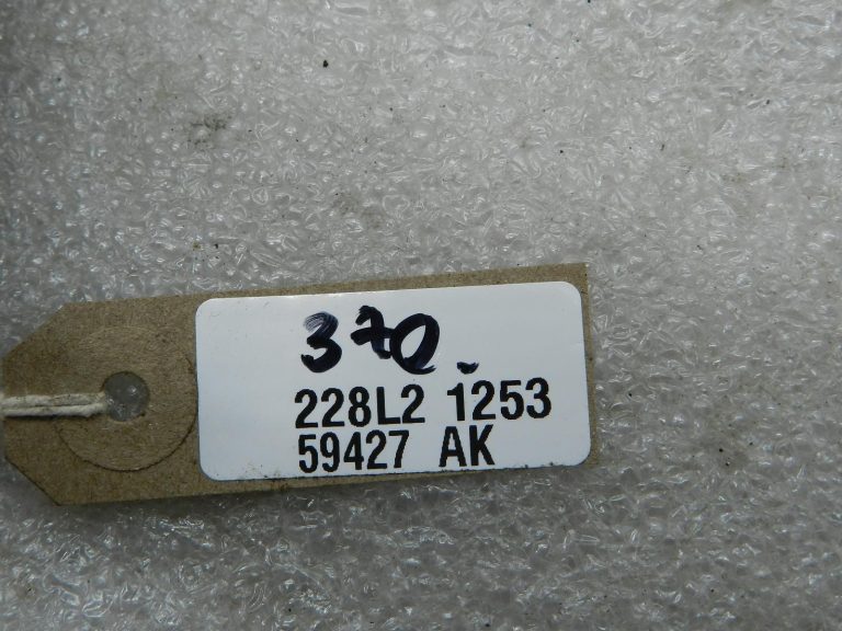 Nissan Qashqai oriģinālais eļļas dzesētājs, alumīnija, 2130500Q0B
