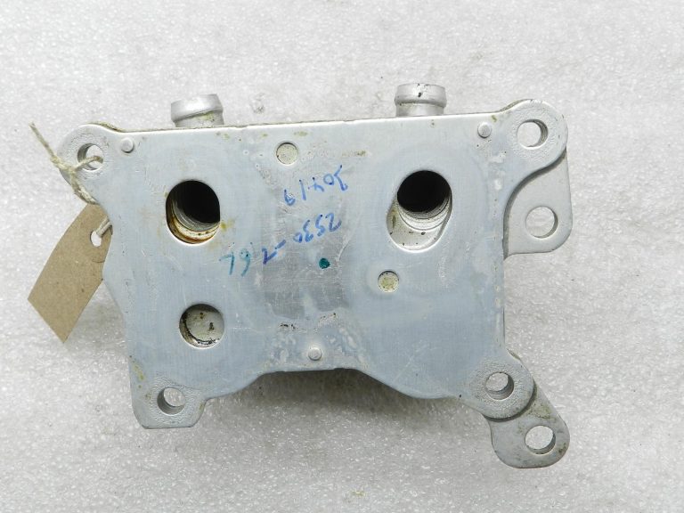 Nissan Qashqai oriģinālais eļļas dzesētājs, alumīnija, 2130500Q0B