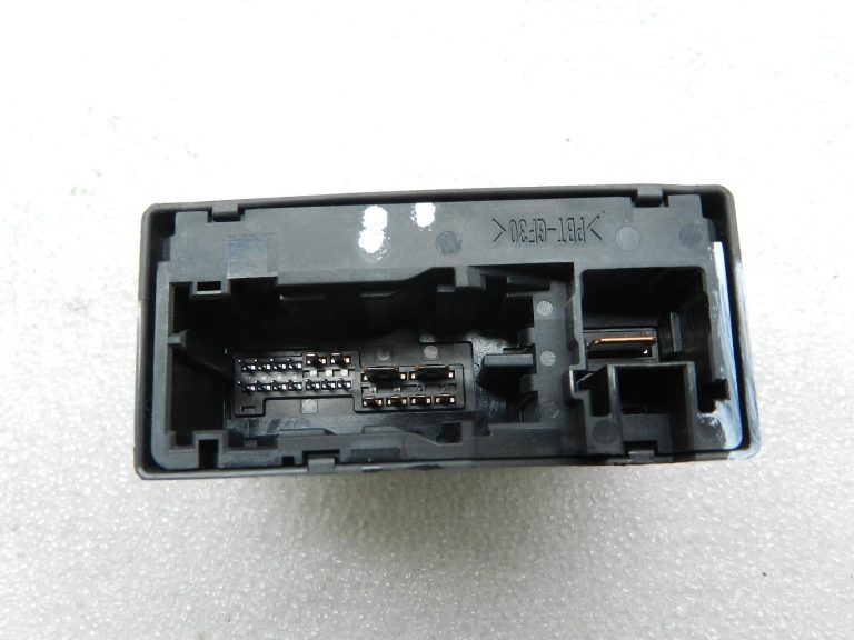 Toyota Yaris oriģinālais stūres bloka tīrītāju stieņa vadības bloks 82644K0060