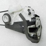 Toyota Yaris oriģinālā aizmugurējā kreisā durvju slēdzene 69060K0040