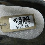 Audi A6 oriģinālais priekšējais labais amortizatora kronšteins 8K0413038L
