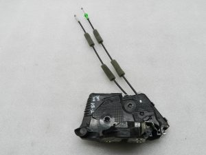 Toyota Yaris oriģinālā priekšējā labās puses durvju slēdzene 69030K0031