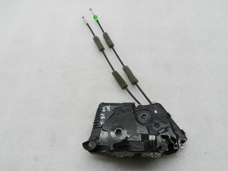 Toyota Yaris oriģinālā priekšējā labās puses durvju slēdzene 69030K0031