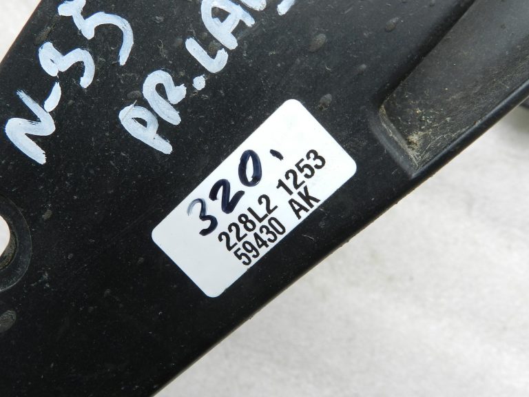 „Nissan X-Trail“ oriģinālais priekšējo dubļu aizsargu komplekts