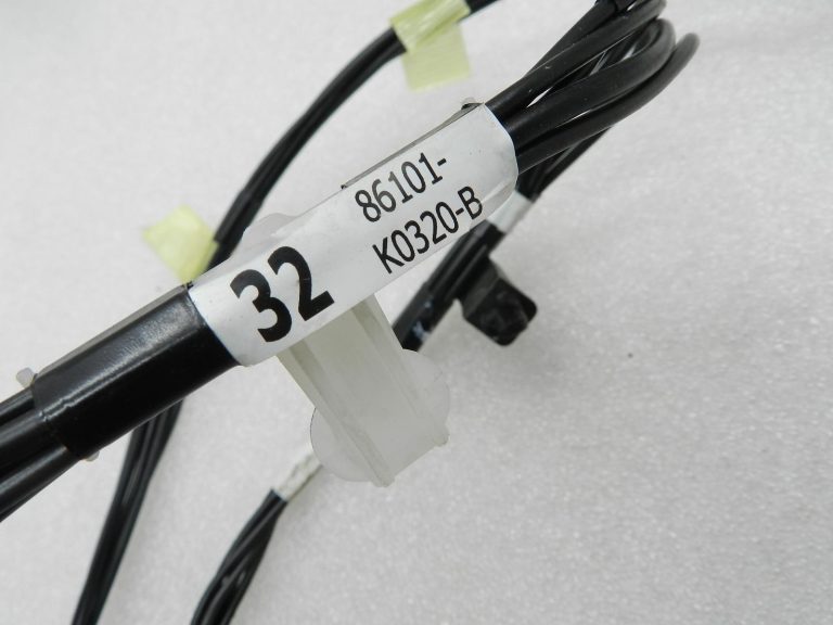 Toyota Yaris oriģinālais antenas vadu komplekts 86101k0320