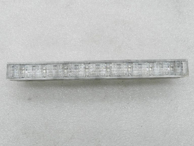 Toyota Yaris oriģinālais aizmugurējais bremžu lukturis 81006K0020