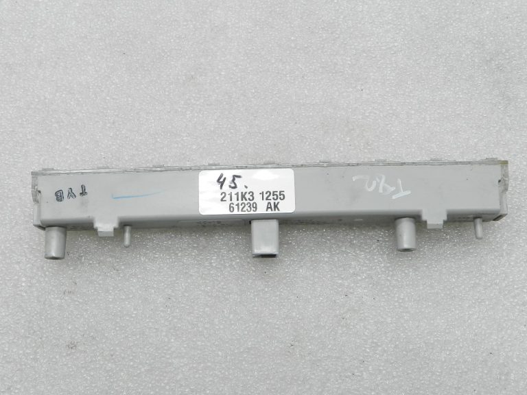 Toyota Yaris oriģinālais aizmugurējais bremžu lukturis 81006K0020