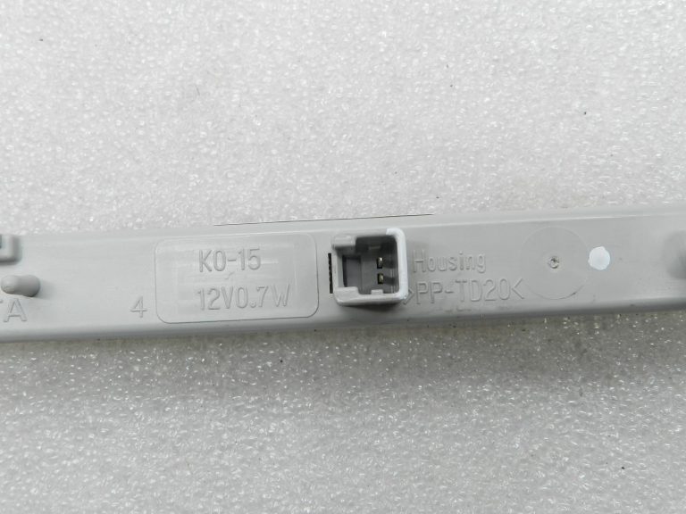 Toyota Yaris oriģinālais aizmugurējais bremžu lukturis 81006K0020