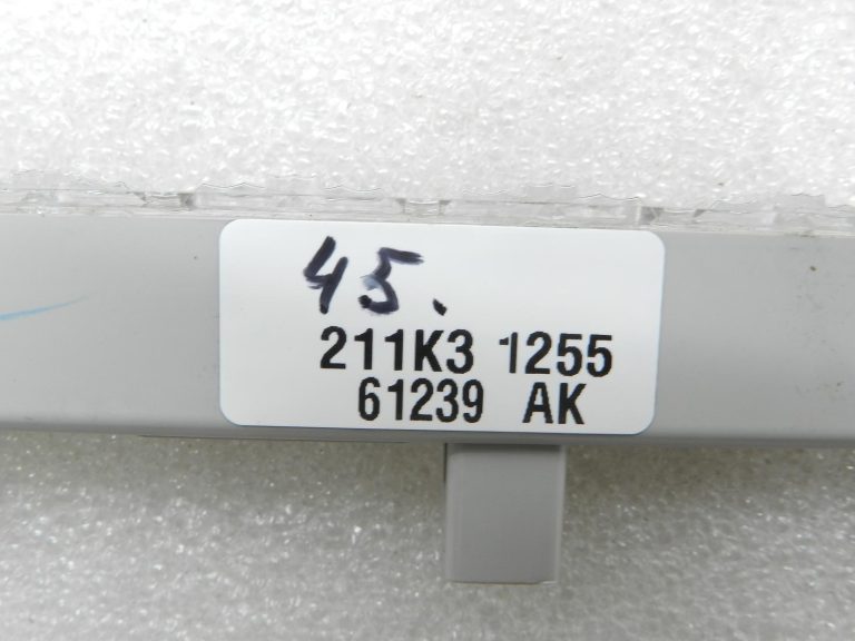 Toyota Yaris oriģinālais aizmugurējais bremžu lukturis 81006K0020