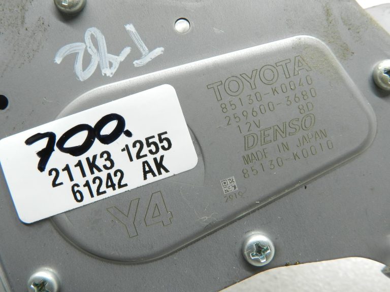Toyota Yaris oriģinālais aizmugurējais stikla tīrītāja motors