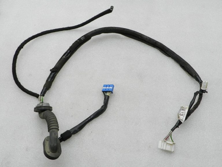 „Toyota Yaris“ oriģinālais aizmugurējās durvju vadu komplekts 82184k0130