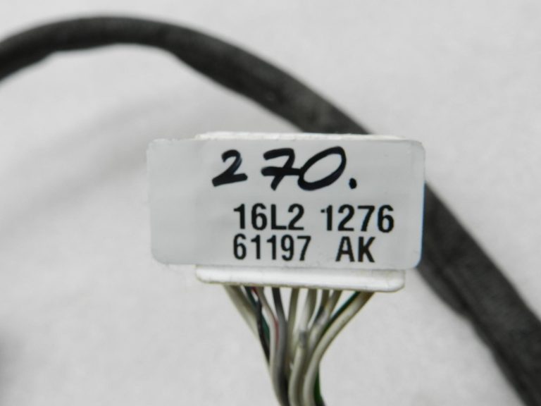 „Toyota Yaris“ oriģinālais aizmugurējās durvju vadu komplekts 82184k0130