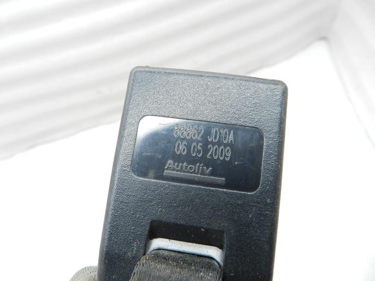 Nissan Qashqai oriģinālā drošības jostas sprādze aizmugurē 88862JD10A