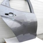 Toyota Yaris oriģinālā aizmugurējā labā durvī 1G3 Magnetic Gray Metallic 67003K0060