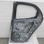 Toyota Yaris oriģinālā aizmugurējā labā durvī 1G3 Magnetic Gray Metallic 67003K0060