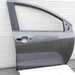 Toyota Yaris oriģinālā priekšējā labā durvī 1G3 Magnetic Gray Metallic 67001K0020