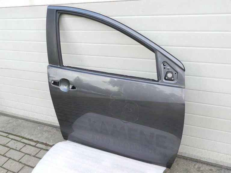 Toyota Yaris oriģinālā priekšējā labā durvī 1G3 Magnetic Gray Metallic 67001K0020