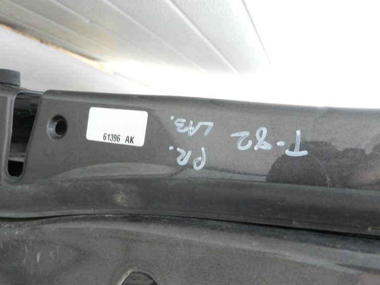 Toyota Yaris oriģinālā priekšējā labā durvī 1G3 Magnetic Gray Metallic 67001K0020