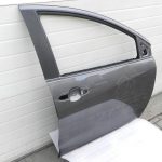 Toyota Yaris oriģinālā priekšējā labā durvī 1G3 Magnetic Gray Metallic 67001K0020