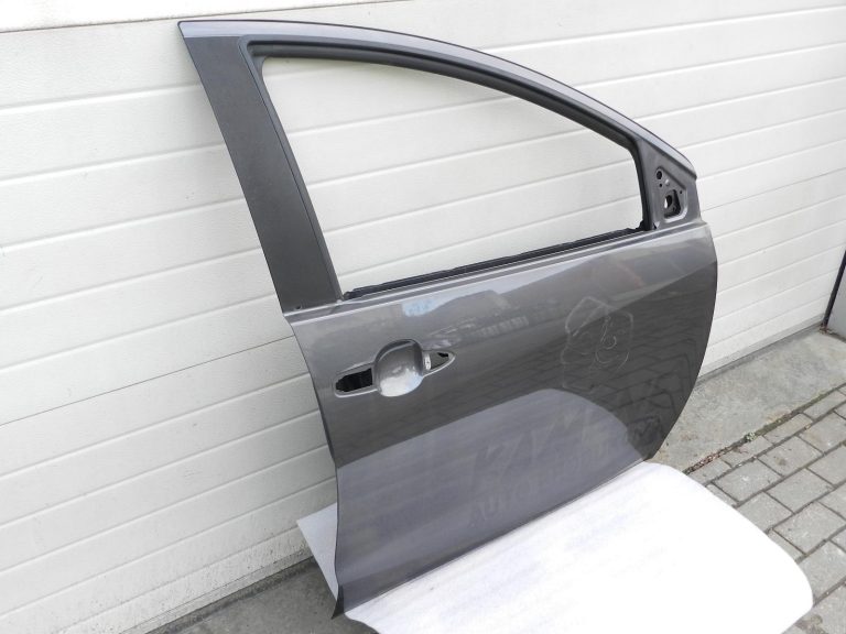Toyota Yaris oriģinālā priekšējā labā durvī 1G3 Magnetic Gray Metallic 67001K0020