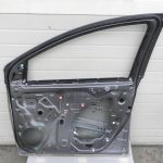 Toyota Yaris oriģinālā priekšējā labā durvī 1G3 Magnetic Gray Metallic 67001K0020
