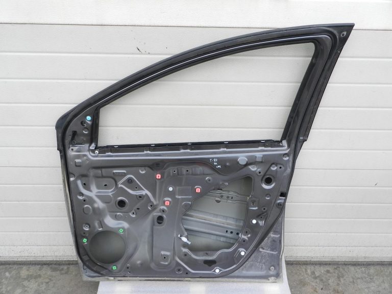 Toyota Yaris oriģinālā priekšējā labā durvī 1G3 Magnetic Gray Metallic 67001K0020
