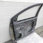 Toyota Yaris oriģinālā priekšējā labā durvī 1G3 Magnetic Gray Metallic 67001K0020