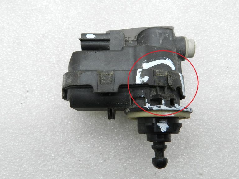 Toyota Yaris oriģinālais lukturu servodzinējs 856610D050 – BOJĀTS!