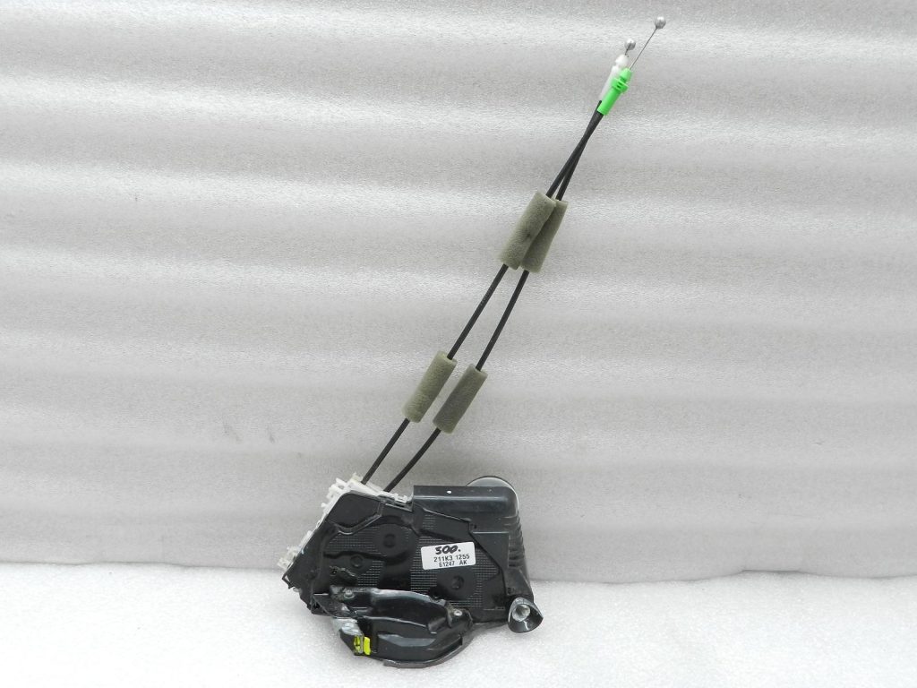 Оригинальный дверной замок Toyota Yaris, передний левый, 69040K0040