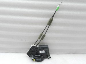 Toyota Yaris oriģinālā priekšējā kreisā durvju slēdzene 69040K0040