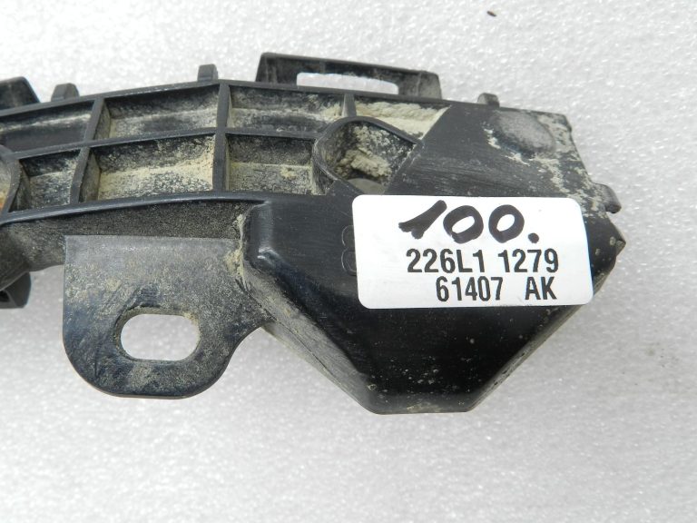 „Toyota Yaris“ oriģinālais aizmugurējais bampera stiprinājums vadītāja pusē 52575K0020