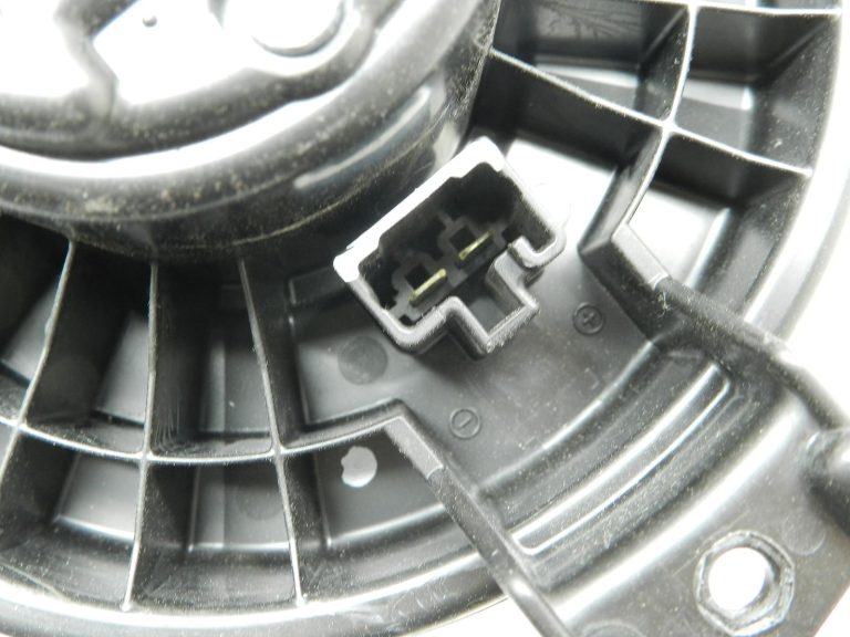 Toyota Yaris oriģinālais sildītāja ventilators 87103K0060