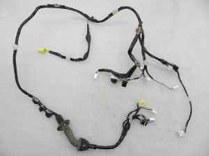 Toyota Yaris oriģinālais durvju vadu komplekts priekšā pa kreisi 82152K0050