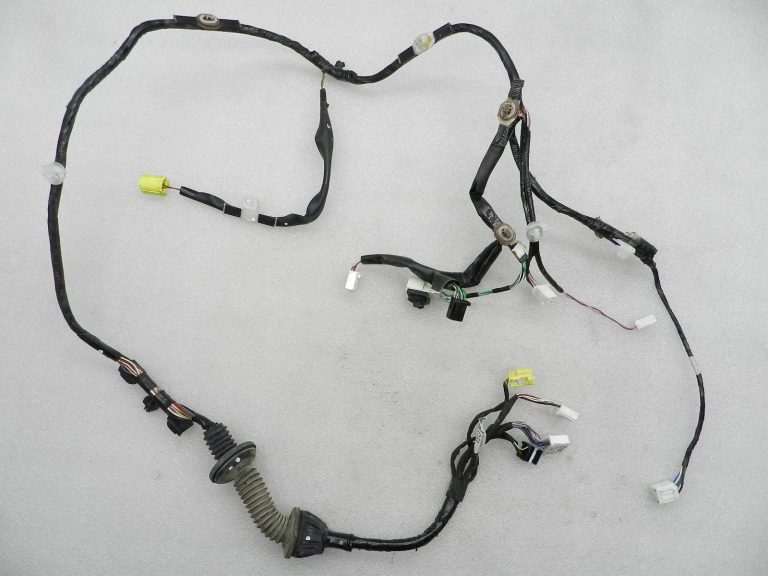 Toyota Yaris oriģinālais durvju vadu komplekts priekšā pa kreisi 82152K0050