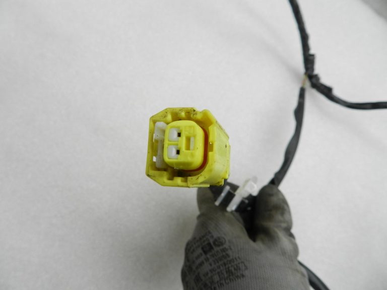 Toyota Yaris oriģinālais durvju vadu komplekts priekšā pa kreisi 82152K0050