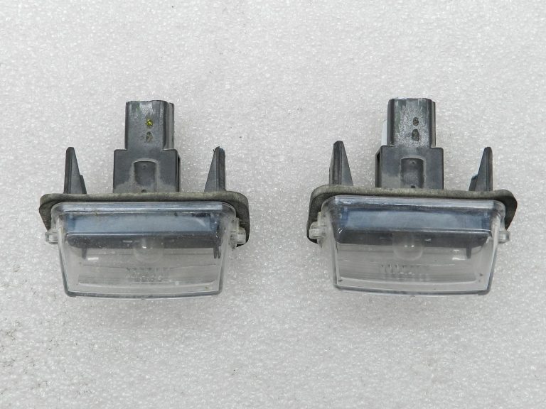 „Toyota Yaris“ oriģinālais numura zīmes apgaismojuma komplekts 812700D120