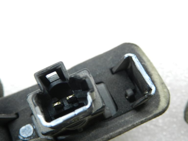 „Toyota Yaris“ oriģinālais numura zīmes apgaismojuma komplekts 812700D120