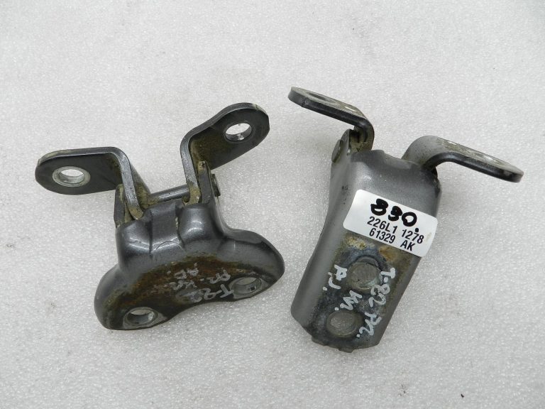 „Toyota Yaris“ oriģinālais priekšējās kreisās puses durvju eņģu komplekts 1G3 Magnetic Gray Metallic