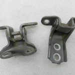 „Toyota Yaris“ oriģinālais priekšējās kreisās puses durvju eņģu komplekts 1G3 Magnetic Gray Metallic
