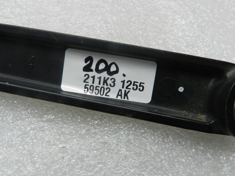 Nissan X-Trail T30 oriģinālais aizmugurējais stikla tīrītāja slotiņas elements 287818H310