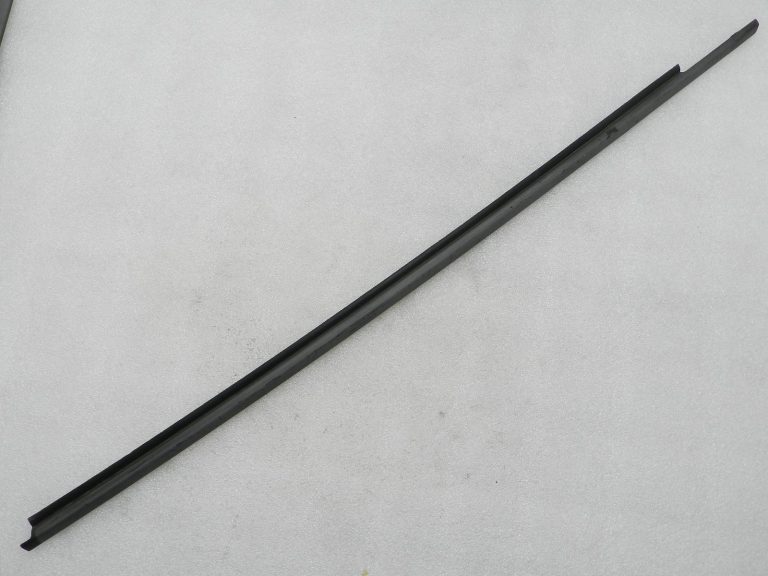 Toyota Yaris oriģinālā loga apdare – dekoratīvā līste priekšā labajā pusē 68160K0010